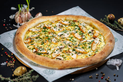 Пицца с курицей и грибами Пицца с курицей и грибами